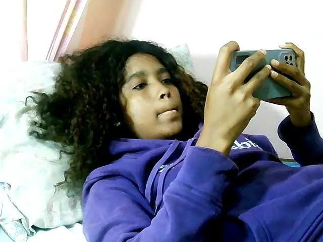 Live sex webcam photo for Laminnah #277851391