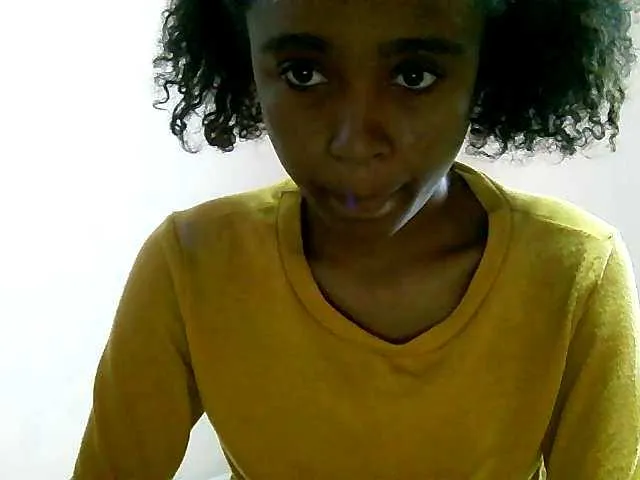 Live sex webcam photo for Laminnah #277880653