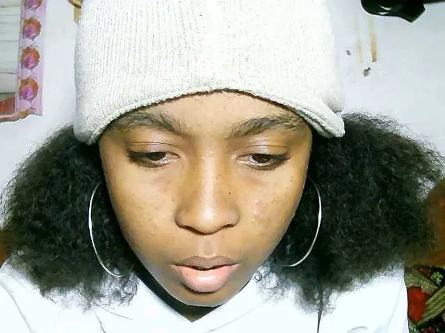 Live sex webcam photo for Laminnah #277895679