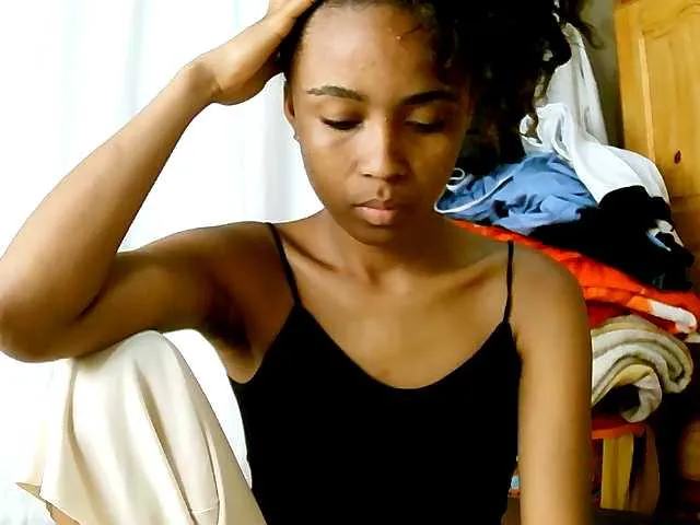 Live sex webcam photo for Laminnah #278252924