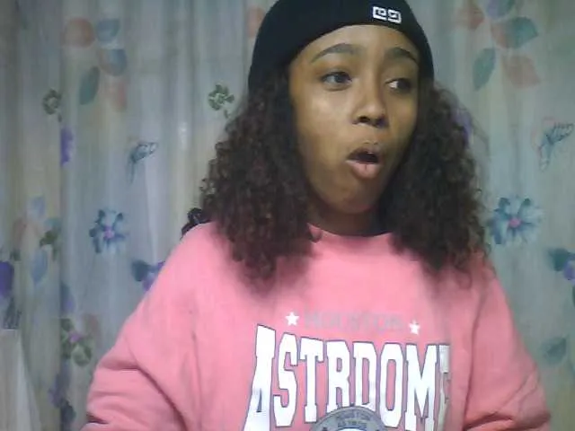 Live sex webcam photo for Laminnah #289498303