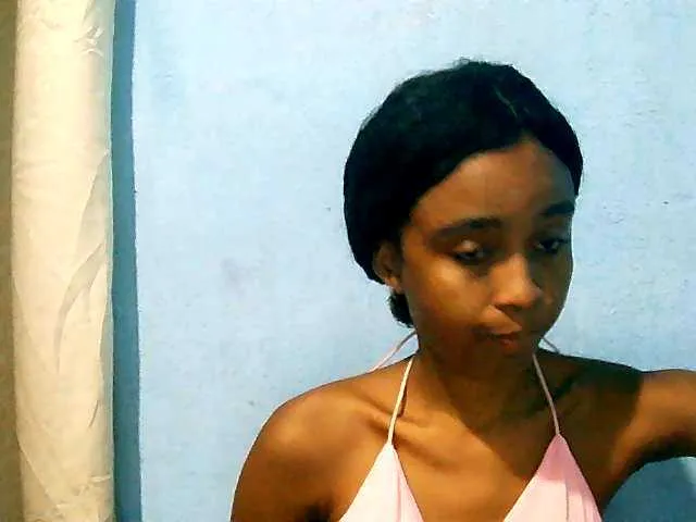 Live sex webcam photo for Laminnah #290396575