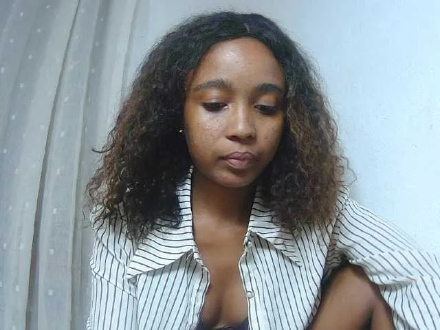 Live sex webcam photo for Laminnah #291154089