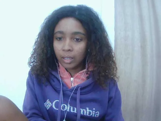 Live sex webcam photo for Laminnah #291563359