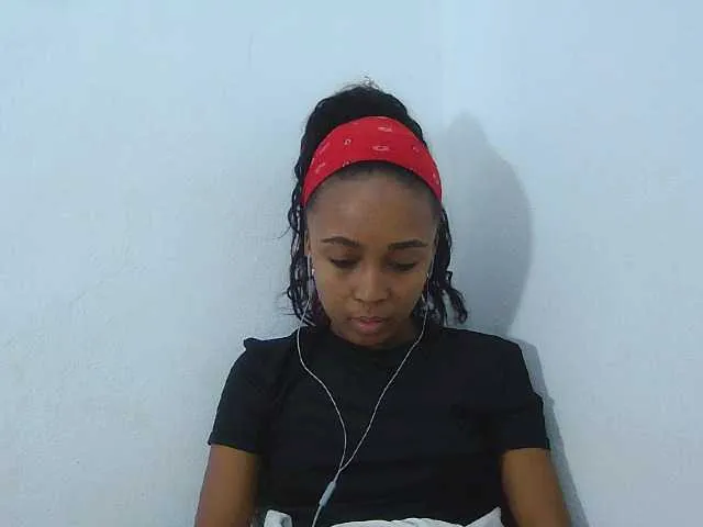 Live sex webcam photo for Laminnah #291623817