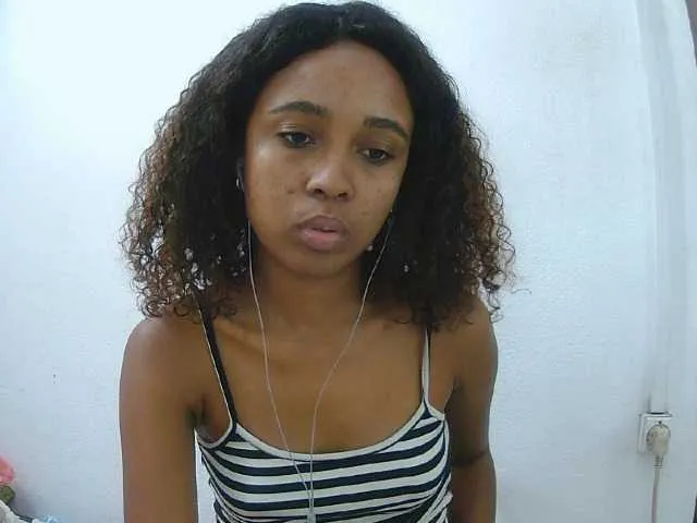 Live sex webcam photo for Laminnah #291658916