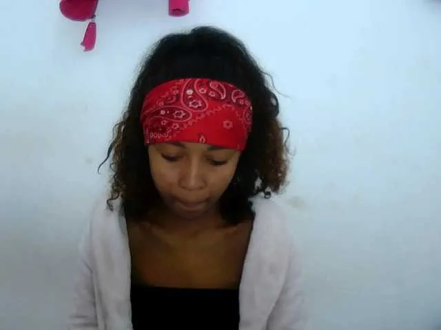 Live sex webcam photo for Laminnah #291799374