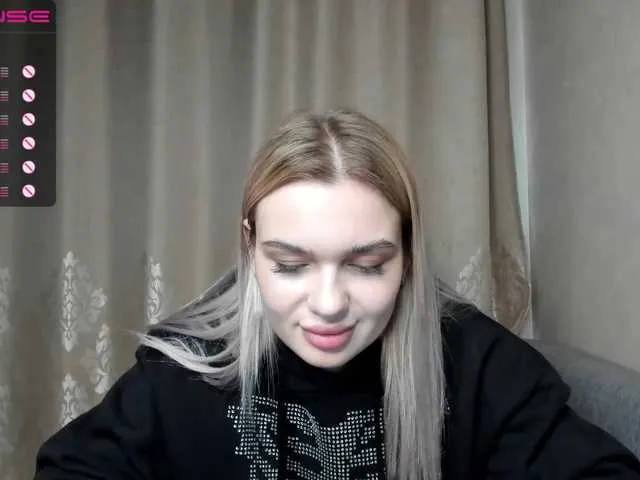 Live sex webcam photo for Lana-Rhoades #272167561