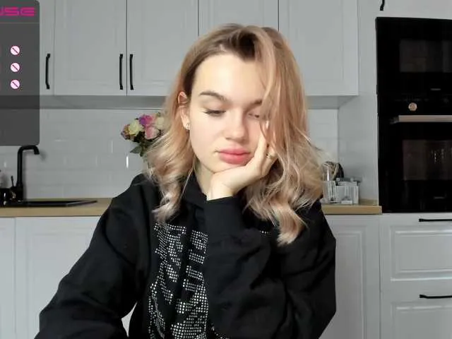 Live sex webcam photo for Lana-Rhoades #272185934