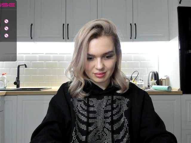 Live sex webcam photo for Lana-Rhoades #272403799