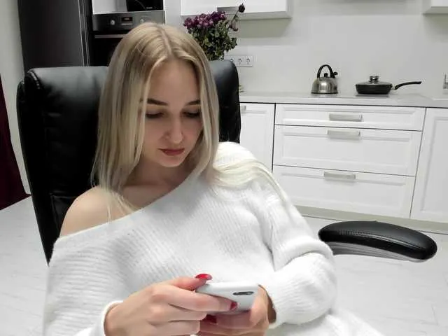 Live sex webcam photo for Lana-Rhoades #277819575