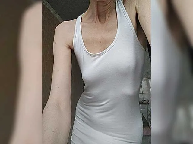 Live sex webcam photo for Lana503 #293547511