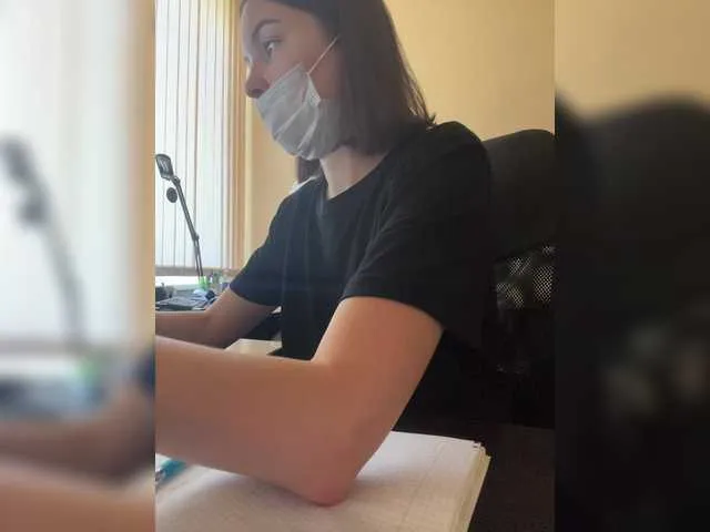 Live sex webcam photo for LanaDL18 #282423863