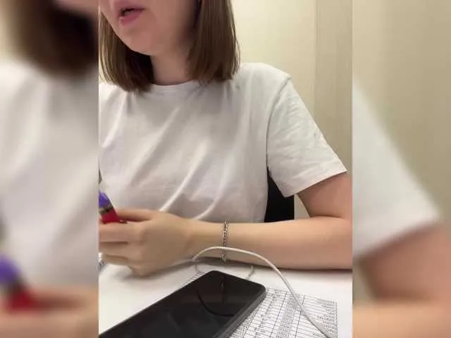 Live sex webcam photo for LanaDL18 #290701673