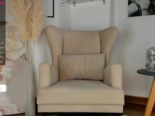 Live sex webcam photo for LanaLeee #275512963