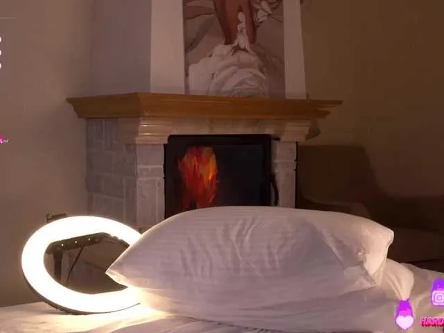 Live sex webcam photo for LanaLeee #276659559