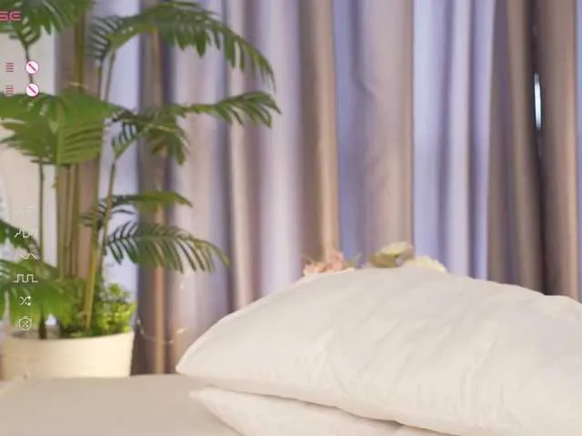 Live sex webcam photo for Lanamalone #291371552