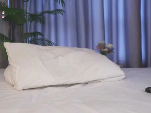 Live sex webcam photo for Lanamalone #291908133