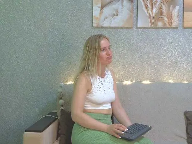 Live sex webcam photo for LanaviSmithe #278219105