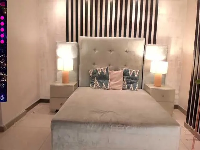 Live sex webcam photo for LaraCollins #274577557