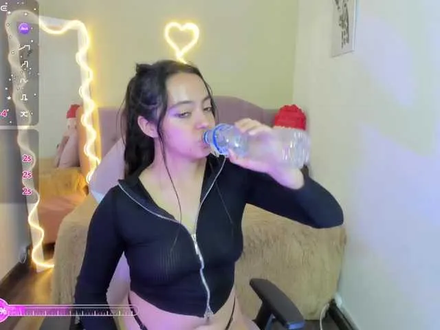 Live sex webcam photo for Laraa-tay #290603839