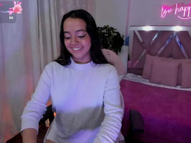 Live sex webcam photo for Laraa-tay #290647442