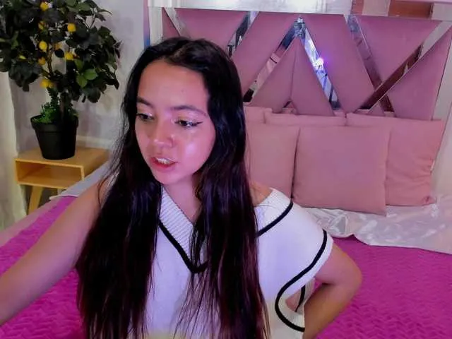 Live sex webcam photo for Laraa-tay #290676029