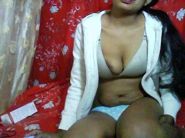 Live sex webcam photo for Larah- #274380503