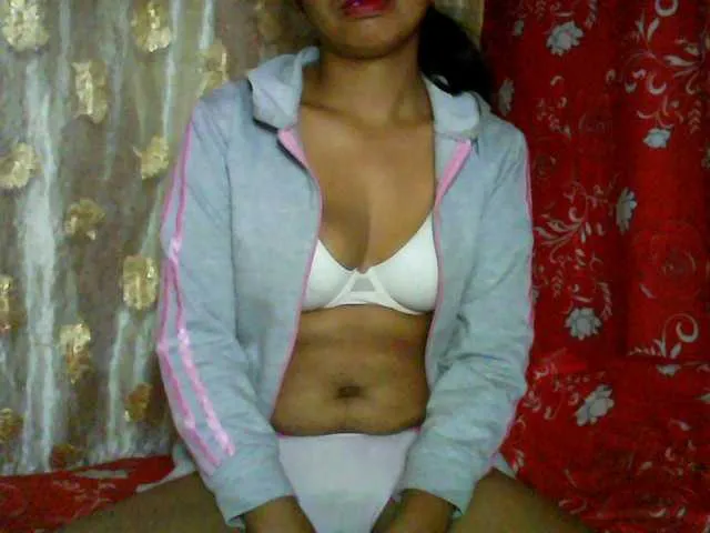 Live sex webcam photo for Larah- #274460350