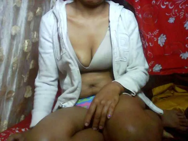 Live sex webcam photo for Larah- #274586971