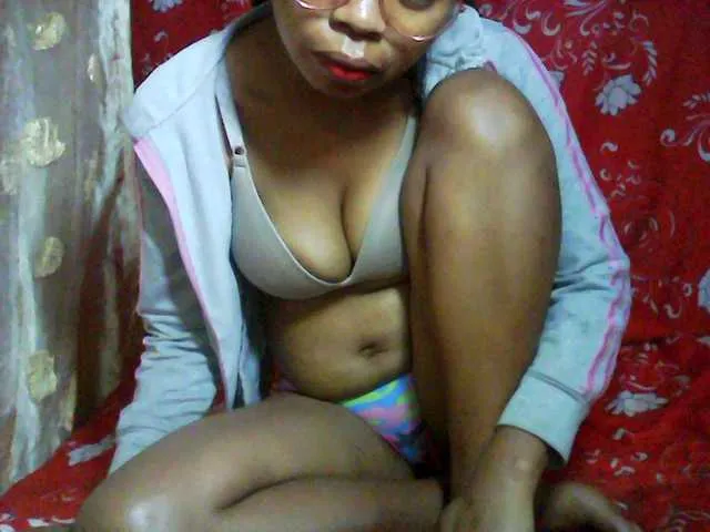 Live sex webcam photo for Larah- #274628058