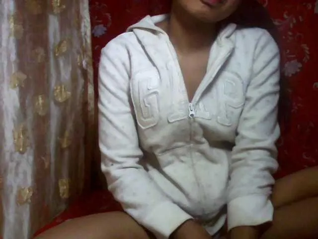 Live sex webcam photo for Larah- #275021608