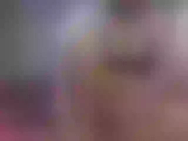 Live sex webcam photo for Larah- #275882397