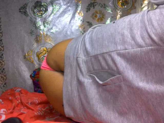 Live sex webcam photo for Larah- #276026291