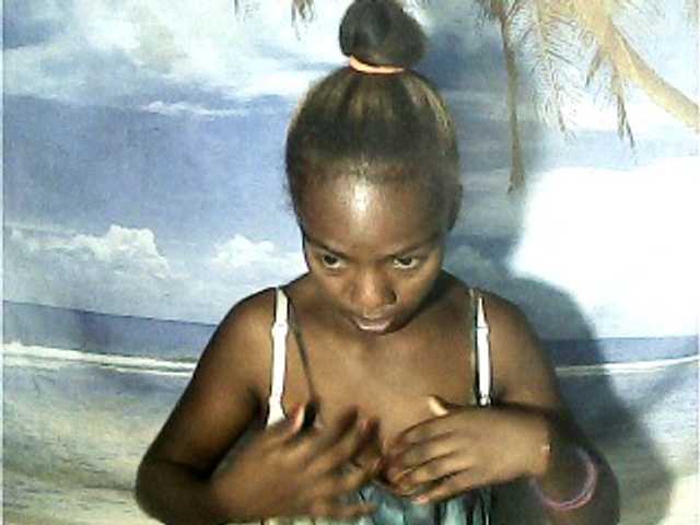 Live sex webcam photo for Larielali #290629765