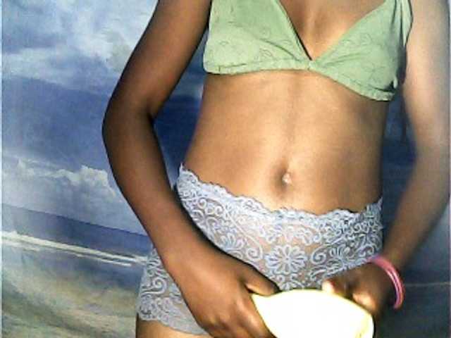 Live sex webcam photo for Larielali #290636879