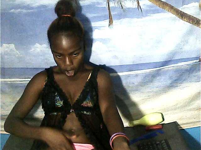 Live sex webcam photo for Larielali #290648580