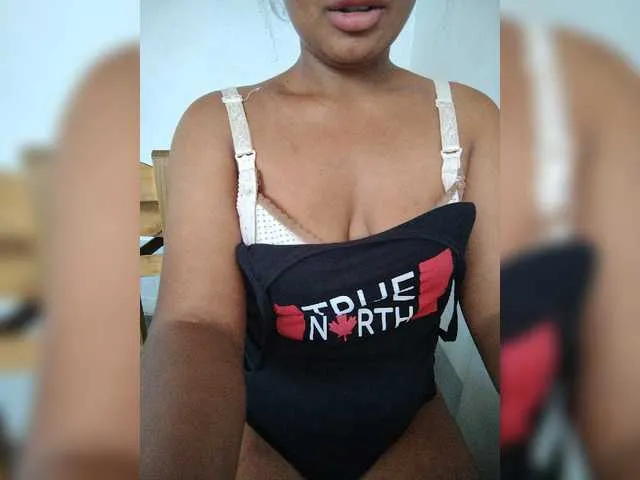 Live sex webcam photo for Lariesexy #276824094