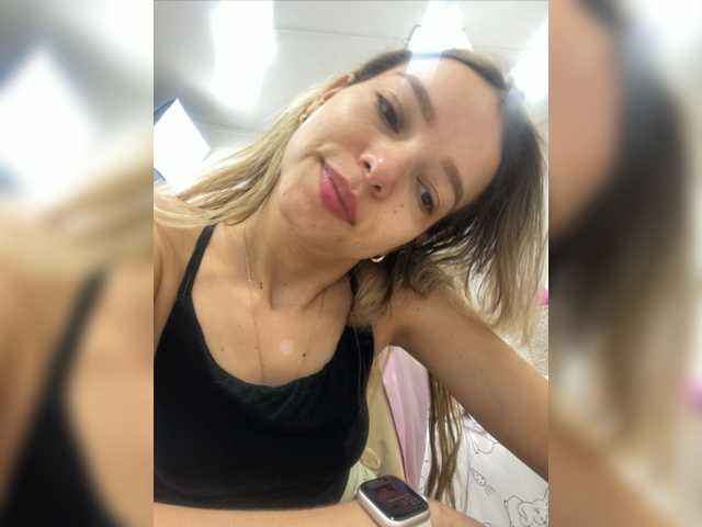 Live sex webcam photo for LarisaMaia #275489407