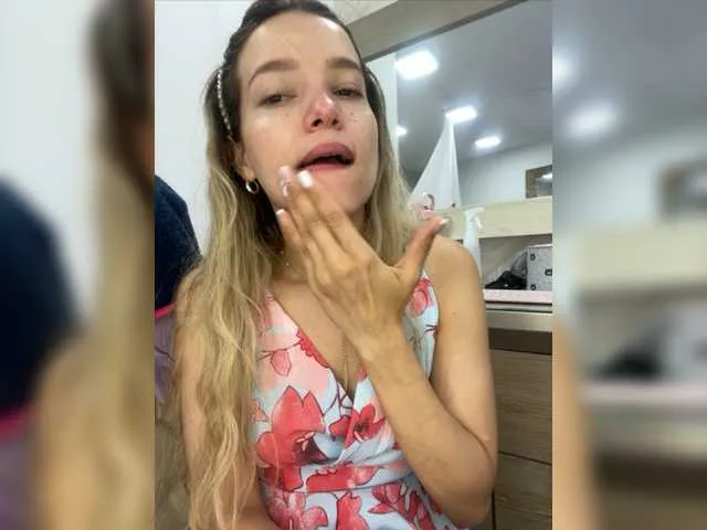 Live sex webcam photo for LarisaMaia #275647741