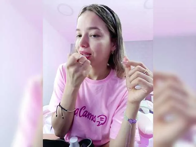 Live sex webcam photo for LarisaMaia #289663082