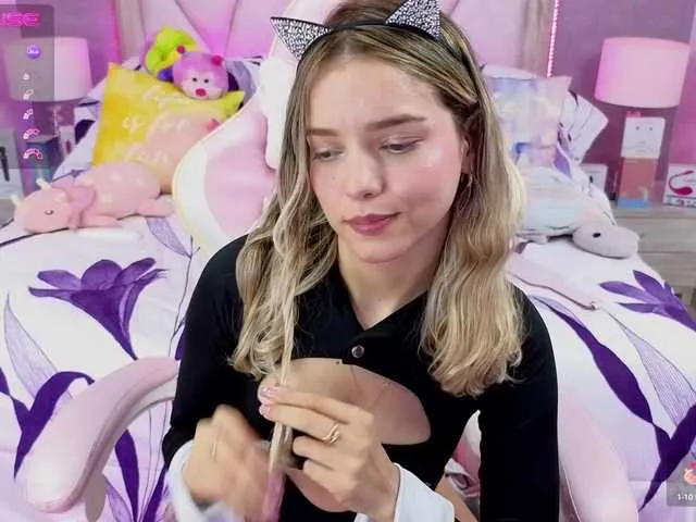 Live sex webcam photo for LarisaMaia #289671719