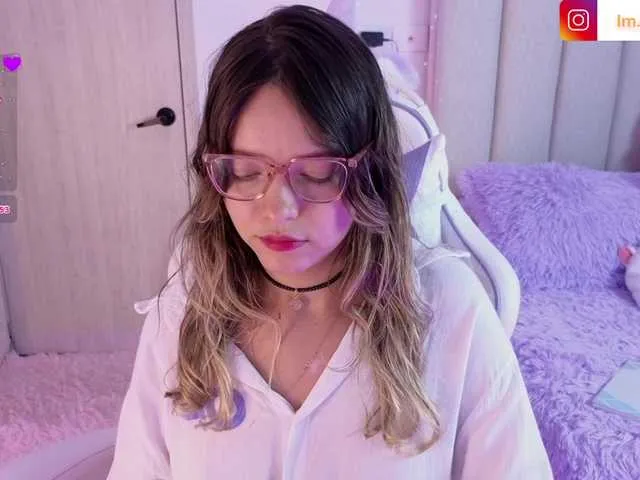 Live sex webcam photo for LarisaMaia #291937472