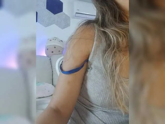 Live sex webcam photo for LarisaMaia #292444452