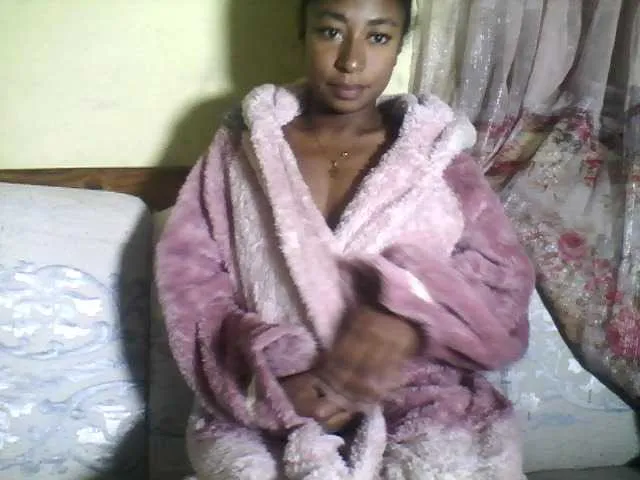 Live sex webcam photo for Larissah #276372055