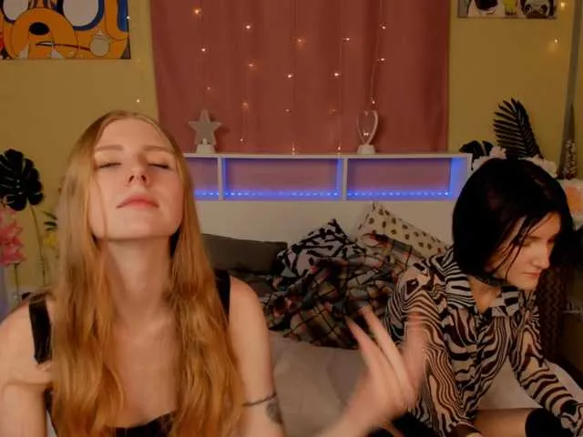 Live sex webcam photo for LarolitaMenso #272601097