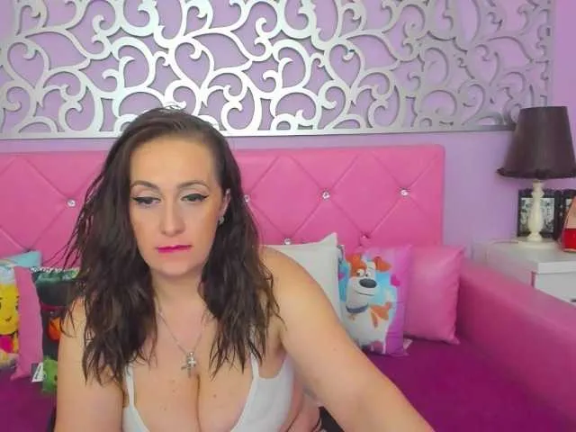 Live sex webcam photo for LarrrBlondy #272683277