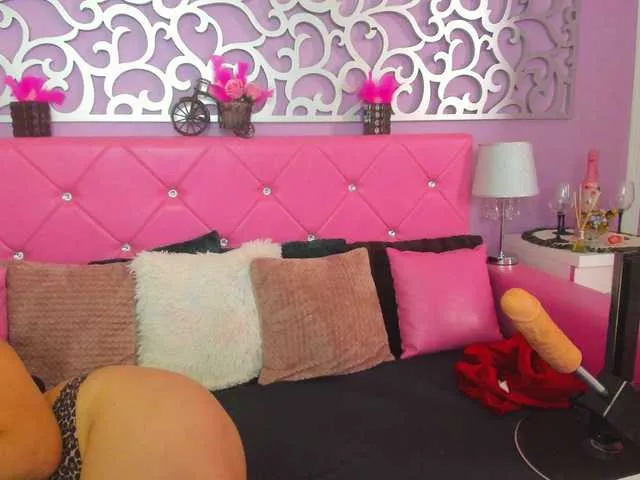 Live sex webcam photo for LarrrBlondy #274245698