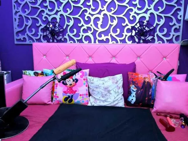 Live sex webcam photo for LarrrBlondy #276554820