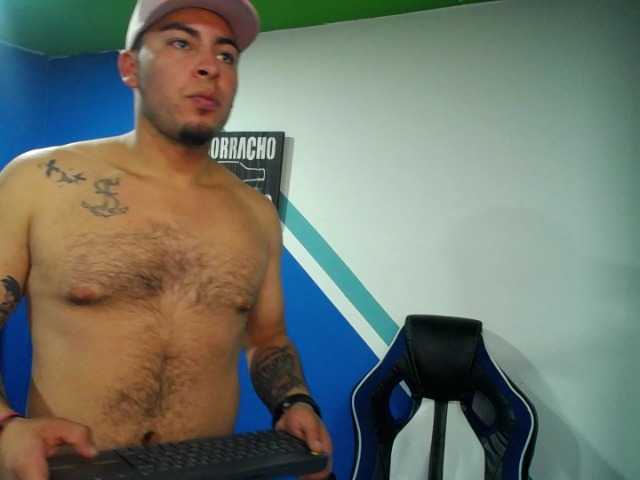 Live sex webcam photo for Larry-999 #276077898